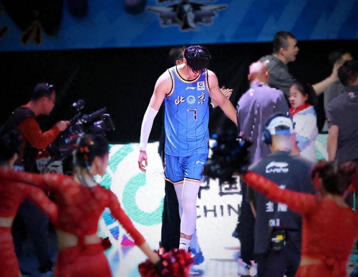 -包含国际比赛日CBA常规赛传出新动向，成都蓉城复出首秀，管理层表态：管理层满意，纪律约束更严格的词条-